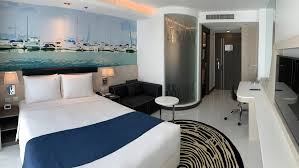 What are some restaurants close to holiday inn express phuket patong beach central? Holiday Inn Express Opens In Pattaya Thailand Business Traveller