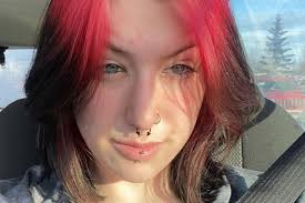 Iris Helms's Instagram, Twitter & Facebook