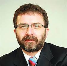 Hürriyet gazetesi genel yayın yönetmeni ahmet hakan, hemen yanı başlarında… ağaçlar yanarken, börtü böcek can verirken, itfaiye erleri kahramanca mücadele ederken… hiç ırgalanmayıp denize girenleri, tatil keyiflerini sürdürenleri anlamam mümkün değil. düşüncesini dile getirdi. Ahmet Hakan 19 Org