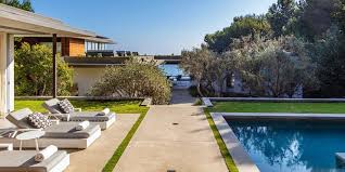 The compound's main house has seven bedrooms and 13 bathrooms. The Wonder Years Creators Hang 29 5 Million Price Tag On Malibu Compound Reallylist Com