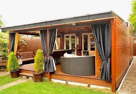 Terrasse Amenagee En Salon Bar Arriere Cour Idees Jardin Pieces A Vivre Dans Le Jardin