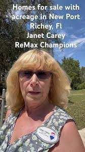 Janet Carey's Instagram, Twitter & Facebook
