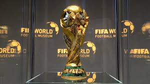 La coupe de monde de football de la fifa a été imaginée par le sculpteur italien silvio gazzaniga. Trophee De La Coupe Du Monde Coupe Jules Rimet Origines Histoire