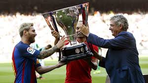 La liga española siempre ha sido de las más importantes del mundo y desde la segunda mitad del por eso el real madrid tiene 5 trofeos de liga, el barcelona posee 3 y el athletic de bilbao tiene 1 (el. Se Acabo El Protocolo Villar Con La Entrega De La Liga Al Campeon As Com