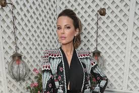 Watch the official trailer for jolt, an action movie starring kate beckinsale! Kate Beckinsale Wears Sequin Blazer Shorts Heels For Jolt Premiere Footwear News