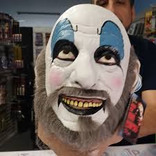 🛵 ENVÍO GRATIS! , 💳 CUOTAS SIN INTERÉS, 💸 10% de DESCUENTO en efectivo o  transferencia!, Máscara del personaje Captain Spaulding de la película  "House of a 1000 Corpses" de @robzombieofficial ! De ...