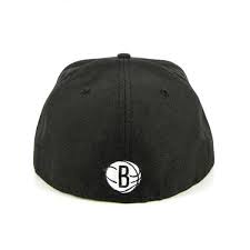 Het is ongestructureerd met een gebogen vizier en. Brooklyn Nets Black White Fashion Fitted New Era Cap Lidz Caps Australia Lidzcaps