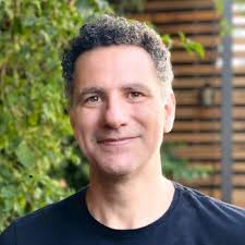 Verônica Hoe Lopes (She/Her)