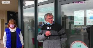Le secours populaire est une association de solidarité qui lutte contre la pauvreté et l'exclusion en france et dans le monde. Agde Groupama Remet Un Cheque De 2000 Au Secours Populaire D Agde