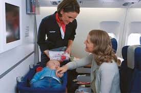 رحلة مع طفل على متن الطائرة استرح مع طفل صغير واختيار عربات الأطفال للسفر