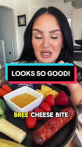 When @mikaylanogueira Doing the viral mustard plate 💛 #mustardtrend  #girllunch #lunch #weightloss #eatlunchwithme #mustard #applesausage  #veggieswithmustard #asmr #crunchy #crunchylunch ...