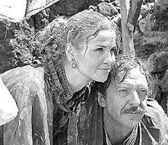 Lauku priesteris rūpējas par draudzi, dārzu un kazām