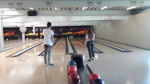 Bowlingbahnen, billlardtische, bistro mit warmen und kalten snacks und gerichten, bowlingschule. Tripify In N Bowling Rosenheim Rosenheim