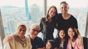 © disediakan oleh intipseleb.com img_title. Kematian Ashraf Sinclair Mengejutkan Bagi Keluarga Adiknya Di Studio Siaran Saat Terima Kabar Duka Tribunnews Com Mobile