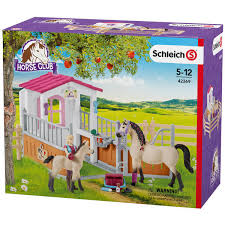 Costa tot atat, insa este mult mai valoros. Schleich Horse Club Grajd Cu Cai Pur Sange Arab È™i Ingrijitor Tulli Ro