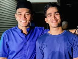 Mata cinta, mamat muka selenge dan cinta tiada ganti. Nafiz Muaz Tak Cukup Makan Sanggup Kurang Tidur Sebab Terima Kasih Ibu Hiburan Mstar