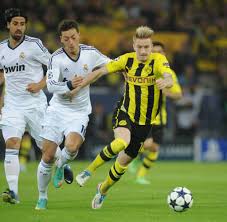 Sie besteht aus polen, spanien, schweden und der slowakei.nachdem spanien 2008 und 2012 zweimal in folge die em. Minutenprotokoll Vier Tore Lewandowski Zerlegt Real Madrid Welt