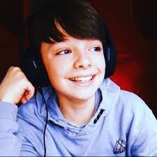 Felix Yates's Instagram, Twitter & Facebook