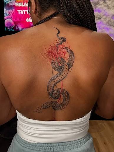 Spine tattoos are so stunning 😍🔥 We designed this piece to match her lower back piece and she wanted the flower red which I looooved! One top of that she took this