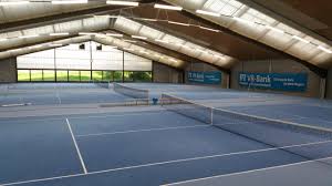 Die tennishalle hochtaunus in usingen ist die einzige tennishalle im hochtaunus die saisonal auch im winter tennis auf sandplätzen bietet. Https Www Tc Gersthofen De Content Hallenbetrieb Htm