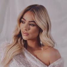 𝐀𝐧𝐧𝐢𝐤𝐚 𝐋𝐢𝐧𝐝𝐠𝐫𝐞𝐧