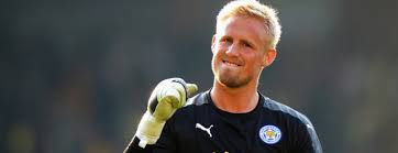 O jogador de 33 anos de idade se lesionou aos 36 minutos do primeiro tempo do confronto, quando subiu para disputar uma bola pelo alto com o peruano jefferson farfán e acabou levando a pior. Kasper Schmeichel E O Jogador Dinamarques Do Ano O Mundo Dos Guarda Redes
