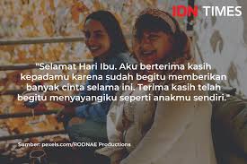 Di dalam kamar, ibu mertua menungguku duduk di tepian ranjang. 10 Ucapan Selamat Hari Ibu Untuk Mertua Penuh Kehangatan