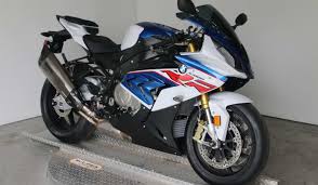 Bmw s1000rr is a race oriented sport bike initially made by bmw motorrad to compete in the 2009 superbike world championship, that is now in commercial production. Rent Bmw S1000rr In Italy Motorcycle Rental In Italy Rent Bmw Honda Yamaha Moto Guzzi And Other Motorcycles With Us