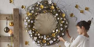 Découvrez mon diy pour fabriquer une couronne de l'avent zéro déchet ! Noel Diy Comment Realiser Une Couronne De L Avent Naturelle Marie Claire
