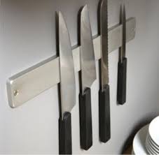 Aux Bonnes Idees Detournement D Objet La Barre Magnetique Ustensile Cuisine Porte Couteau Meuble Cuisine