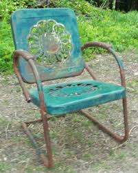 Learn how to paint metal patio furniture with this easy patio furniture makeover idea! Vintage Metal Chairs And Retro Patio Tables Vintage Metal Chairs Vintage Patio Furniture Metal Patio Chairs