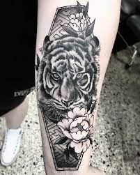Black And Grey Tiger Tattoo By Pablo Morte With Some Peonies And A Sayagata Pattern Tattoo Backgrou Tiger Tattoo Thigh Tiger Head Tattoo Elephant Thigh Tattoo