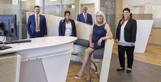 More neue vr bank filiale in eckersdorf ziert wurde von studio thomas köhler aufgenommen, die als danksagung für ihren einsatz einen verein aussuchen konnten, dem eine spende zugute kommen soll. Neueroffnung Eckersdorf Vr Bank Bayreuth Hof Eg