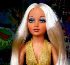 Have you ever seen a Tiffany Taylor doll with such gorgeous hair? I bought  her several years ago to get this unusual variation of the 1974 Wards  catalog exclusive pantsuit in green.