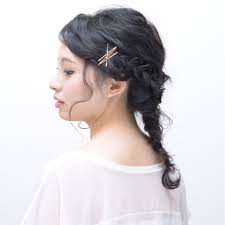 編み込みヘアアレンジでいつもと違う自分に 可愛さup術を伝授 hair ナチュラル ヘアアレンジ ナチュラルヘア ショート パーマ