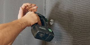 Esthétique, pratique et facile à poser, ils sont parfaits pour la rénovation ! Comment Renover Une Salle De Bains Avec Des Panneaux Prets A Carreler Reponses D Experts Brico Depot Communaute