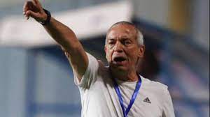 أثارت زوجة الربتغالي جوسفالدو فيريرا، المدير الفني السابق للفريق الأول لكرة القدم بنادي الزمالك الجدل حول اقترابه من العودة مرة أخري لقيادة الفارس الأبيض خلال الفترة القادمة. Ù„ÙŠØ³ ÙÙŠØ±ÙŠØ±Ø§ Ù…Ø¯Ø±Ø¨ Ø¨Ø±ØªØºØ§Ù„ÙŠ Ù…Ø®Ø¶Ø±Ù… ÙŠÙ‚ØªØ±Ø¨ Ù…Ù† ØªØ¯Ø±ÙŠØ¨ Ø§Ù„Ø²Ù…Ø§Ù„Ùƒ ÙƒÙˆØ±Ø© 365