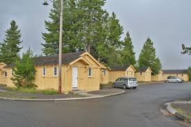 Lake Yellowstone Hotel And Cabins Yellowstone Nationa Lake Yellowstone Hotel Yellowstone Lodging Yellowstone