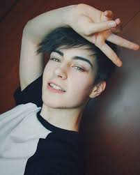 A imagem pode conter: 1 pessoa, close-up