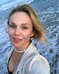 Альбина джанабаева и валерий меладзе прервали декретный. Albina Dzhanabaeva Privezla Iz Ispanii Lishnie Kilo I Pokazala Ih V Prozrachnom Plate Halate Life24 Pro News Svezhie Novosti V Lente 24 7 Ot Lajf24 Pro