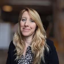 BIENVENUE PAMÉLA 📣 CKRL est heureuse de vous présenter l'animatrice qui  remplacera Caroline Stephenson, à l'animation de l'émission Les matins  éphémères dès aujourd'hui et jusqu'au 23 décembre : Pamela Bisson 💁‍♀️ Vous