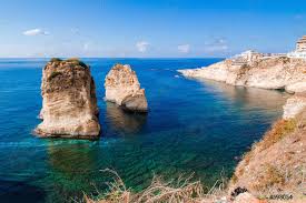 Es soll ein entspannter urlaub am meer werden. Taube Rockt In Beirut Libanon Foto Vorratig Crushpixel