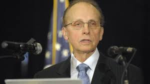 Warren elected officials receive 14 percent pay raise