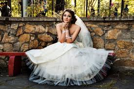 Rent a wedding dress along with an evening dress as is common these days! Where To Rent Wedding Dresses In Barcelona Shbarcelona
