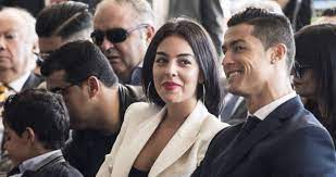 Así, la presencia del jugador de la fiorentina como titular en el cruce del viernes 13 de noviembre ante perú. Hasta La Novia De Cristiano Ronaldo Se Burlo De Chile Por No Ir Al Mundial La Roja Deportes