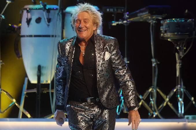 Rod Stewart given oxygen on stage after 'nearly fainting' at US concert -  Daily Record