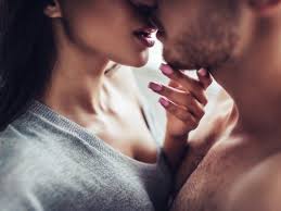 In general, that means that to lose 1 1/2 pounds (0.7 kilograms) a week, you need to reduce your daily calories by 500 to 750 calories. Surprising Facts About Kissing