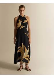 Lungo fino ai piedi o minimal nella versione a tubino, il vestito si adegua alla personalità di chi lo indossa, regalando ogni volta uno stile unico e originale. Vendita Abiti Lunghi Estivi Zalando E Magazzino