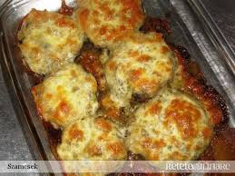 Pentru a obține niște ciuperci umplute excelente trebuie sa alegeți ciuperci champignon mari si proaspete, albe si ferme. Reteta Ciuperci Umplute La Tava