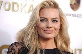 Legend of tarzan stars margot robbie and alexander skarsgard posed together for a sweet reunion on the 2020 sag awards red carpet on sunday. Margot Robbie In Talks To Play Jane In Tarzan Film